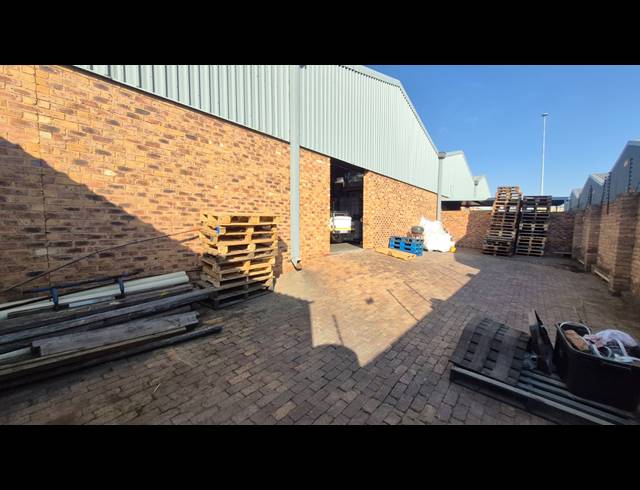 279M² FACTORY TO LET IN ANDERBOLT